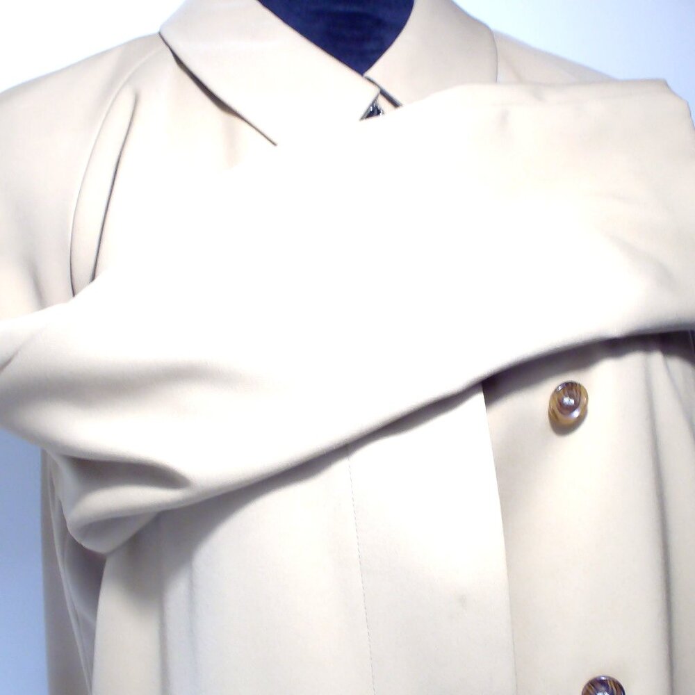 Burberry Unisex Tan Trench Coat, with Belt, Hidden Buttons - Picture 8 of 12